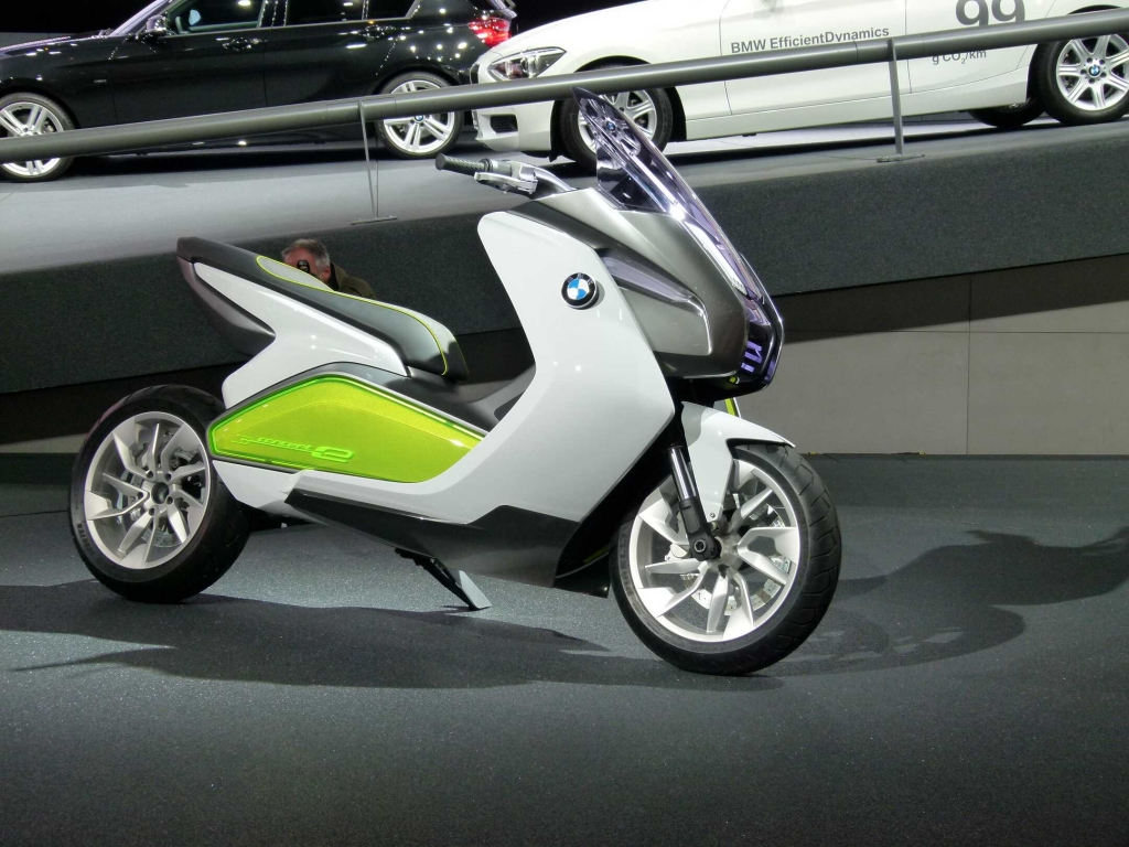 IAA 2011: Kabinenroller und Elektrobikes