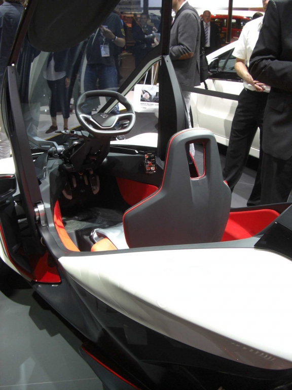 IAA 2011: Kabinenroller und Elektrobikes
