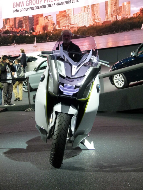 IAA 2011: Kabinenroller und Elektrobikes