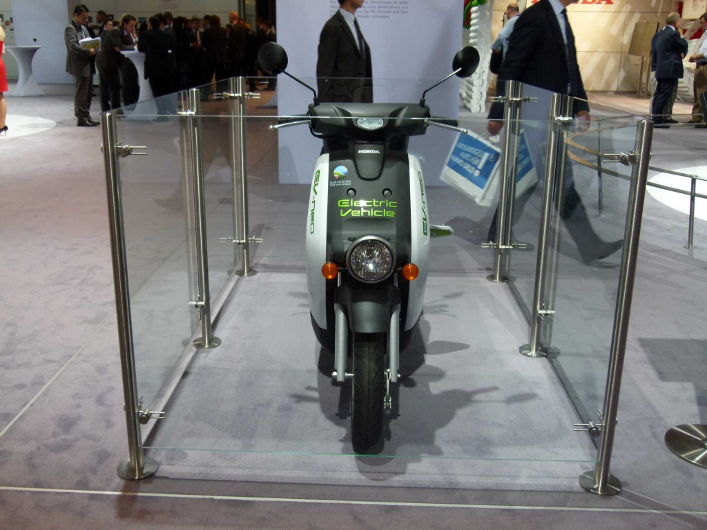IAA 2011: Kabinenroller und Elektrobikes