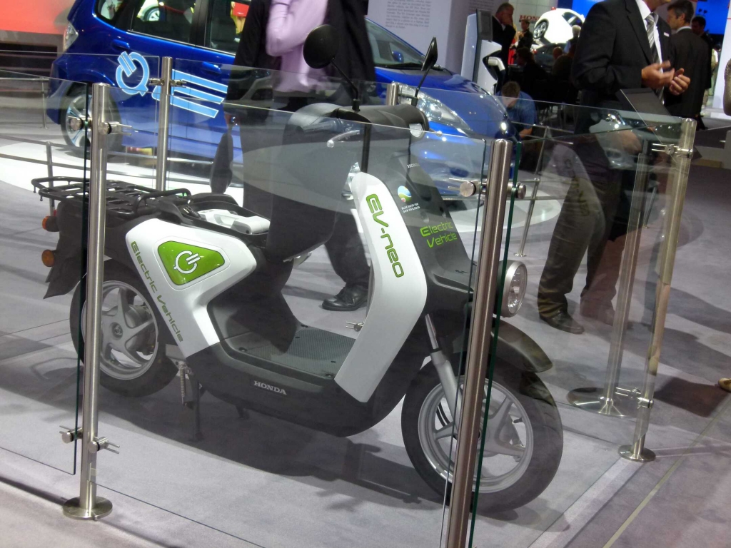 IAA 2011: Kabinenroller und Elektrobikes