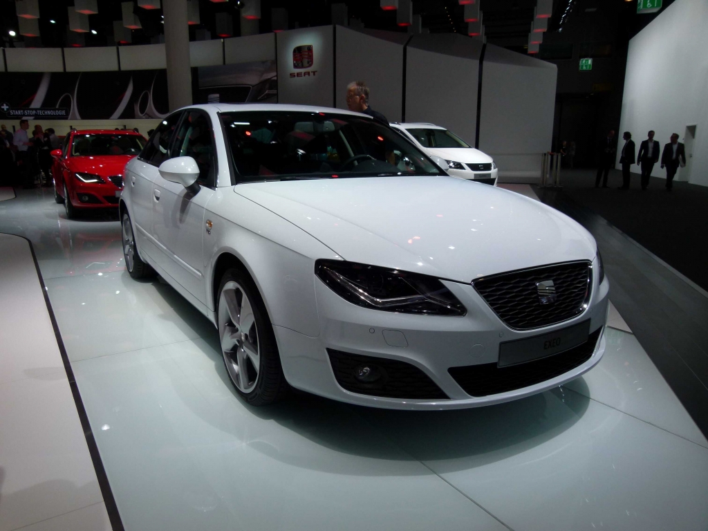 IAA 2011 – Mittelklasse: Citroën DS 5, Mercedes-Benz CLC   