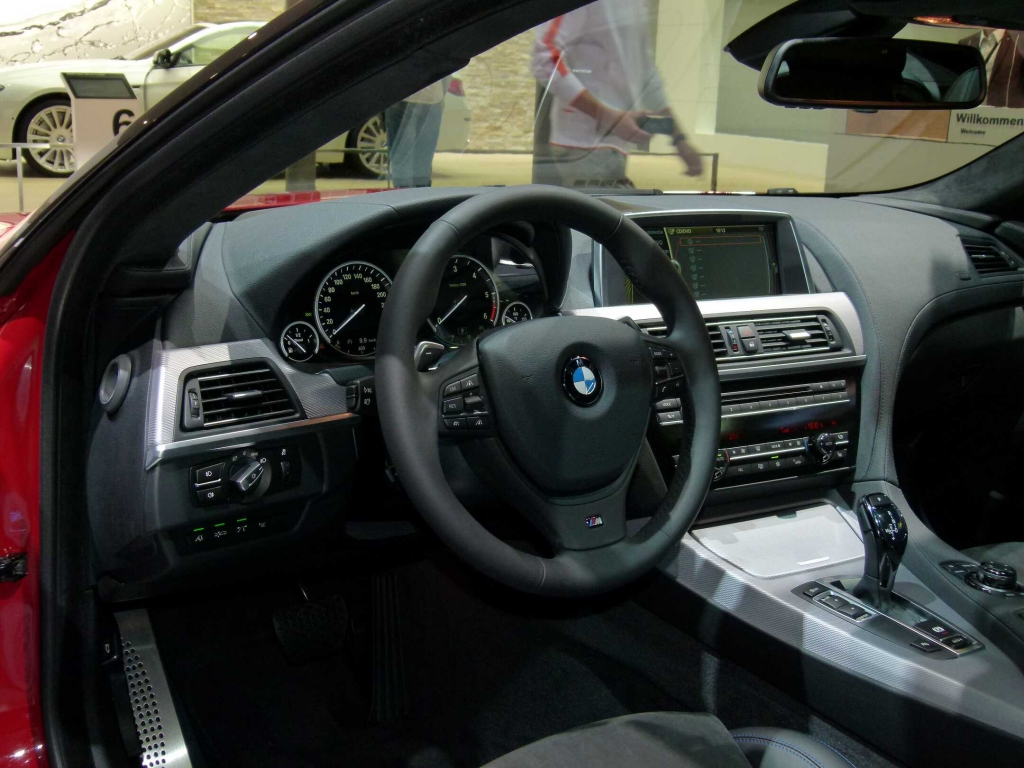 IAA 2011 – Oberklasse: Audi A8, Bentley Continental GTC