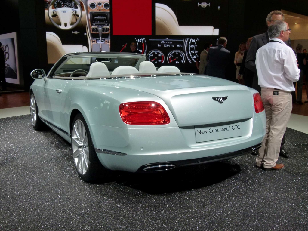 IAA 2011 – Oberklasse: Audi A8, Bentley Continental GTC