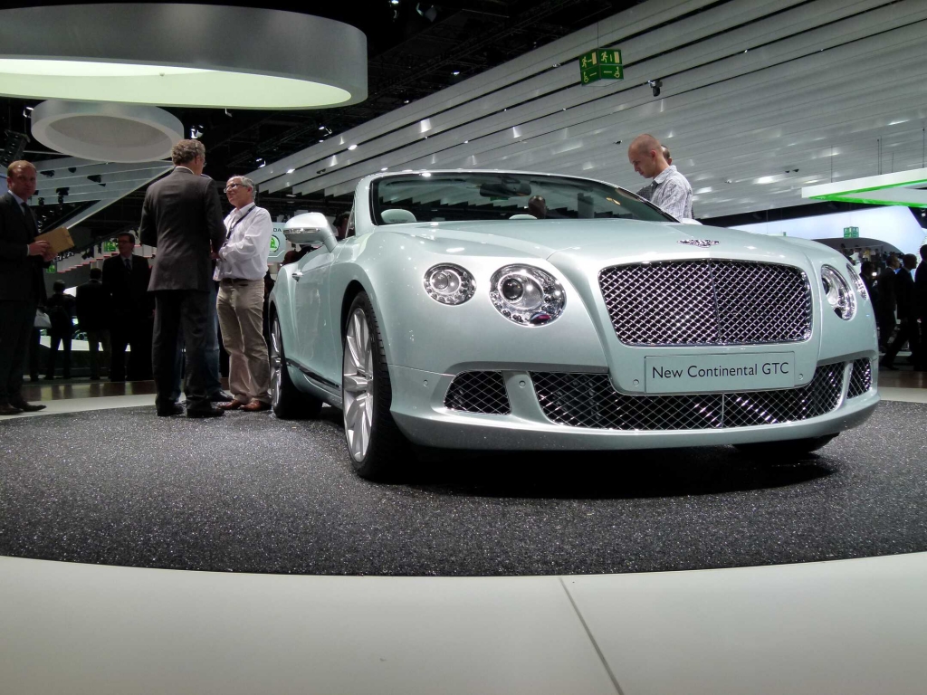 IAA 2011 – Oberklasse: Audi A8, Bentley Continental GTC