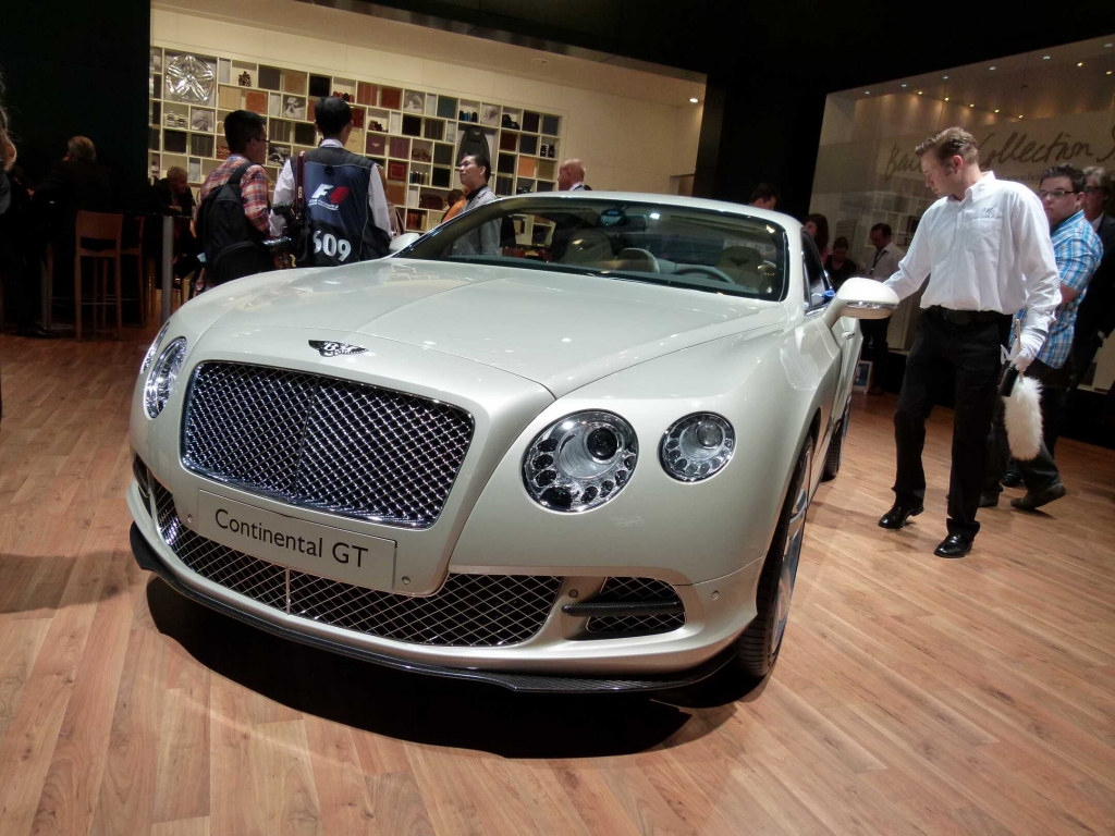IAA 2011 – Oberklasse: Audi A8, Bentley Continental GTC