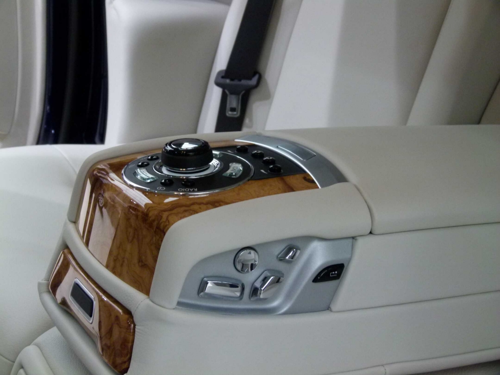 IAA 2011 – Oberklasse: Audi A8, Bentley Continental GTC