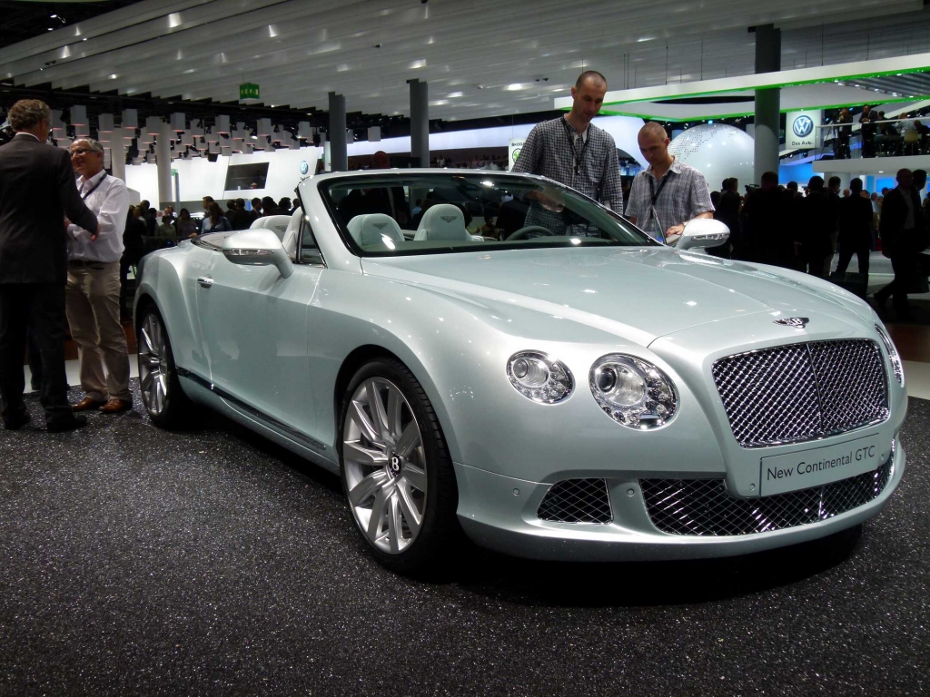 IAA 2011 – Oberklasse: Audi A8, Bentley Continental GTC