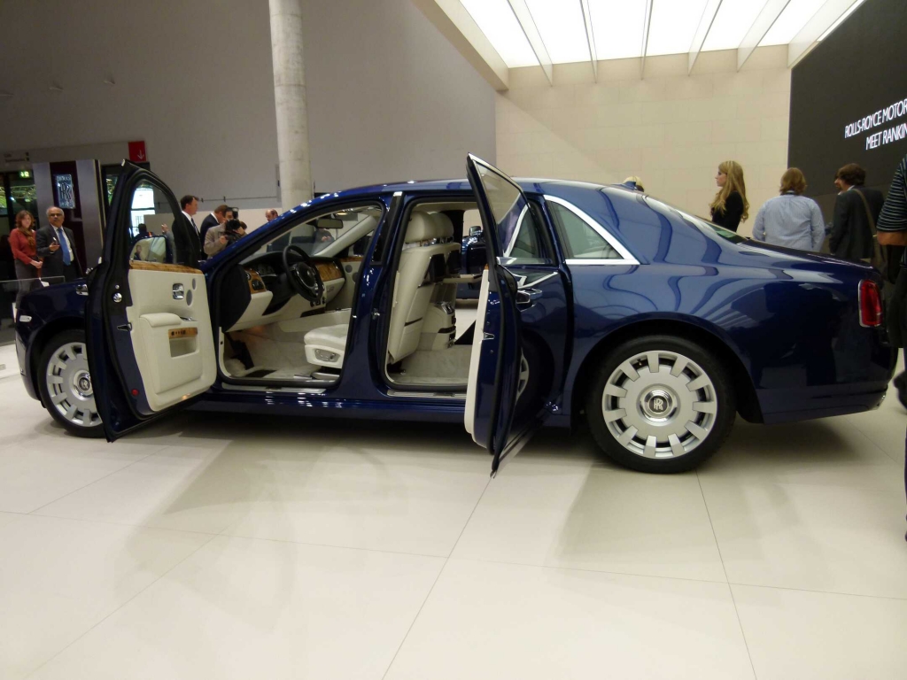 IAA 2011 – Oberklasse: Audi A8, Bentley Continental GTC