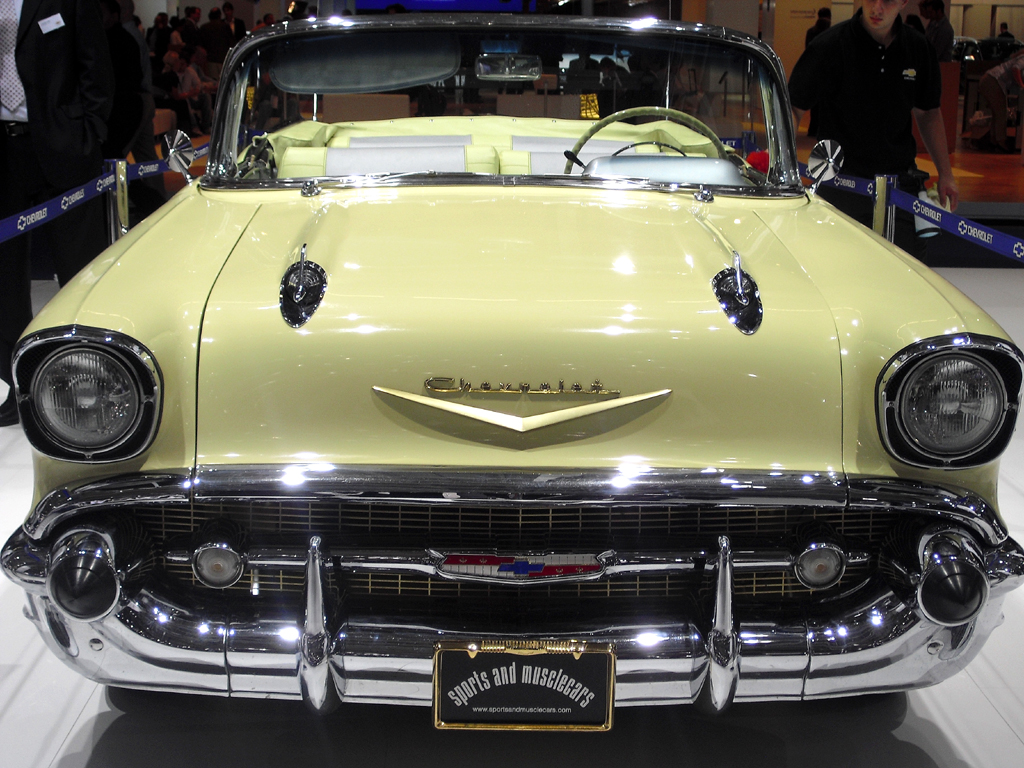 IAA 2011: Oldtimer wie dieser Chevrolet Bel Air sind nach wie vor Hingucker. 