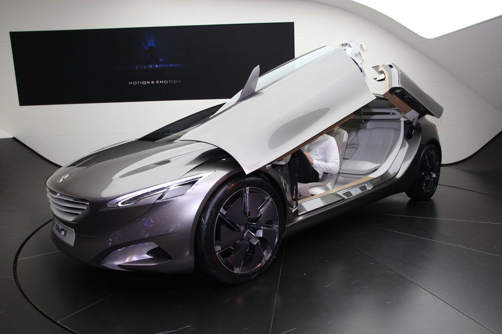 IAA 2011: Plug-in-Technik des Peugeot HX1 geht in Serie