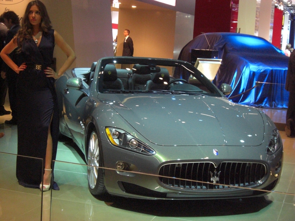 IAA 2011 - Sportler: Porsche 911, Ferrari 458 Spider