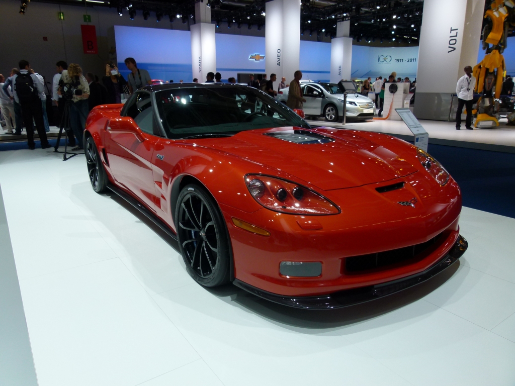 IAA 2011 - Sportler: Porsche 911, Ferrari 458 Spider