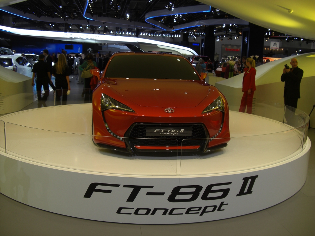IAA 2011 - Sportler: Porsche 911, Ferrari 458 Spider