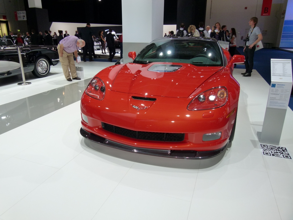 IAA 2011 - Sportler: Porsche 911, Ferrari 458 Spider