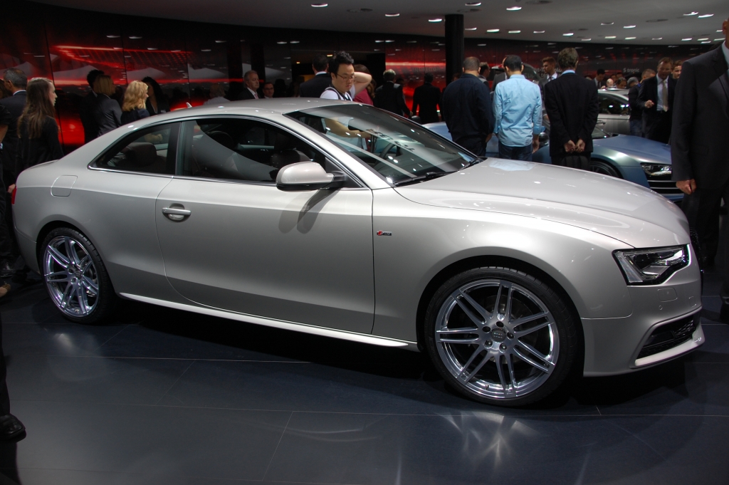 IAA 2011 - Sportler: Porsche 911, Ferrari 458 Spider