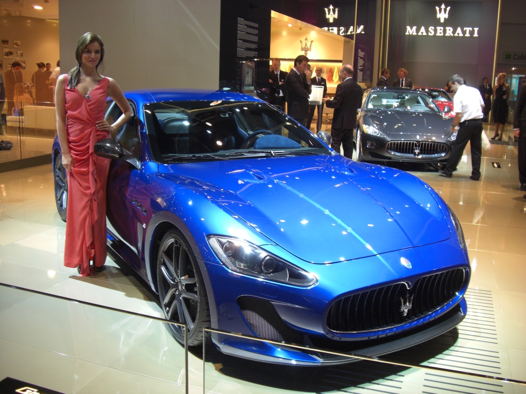 IAA 2011 - Sportler: Porsche 911, Ferrari 458 Spider