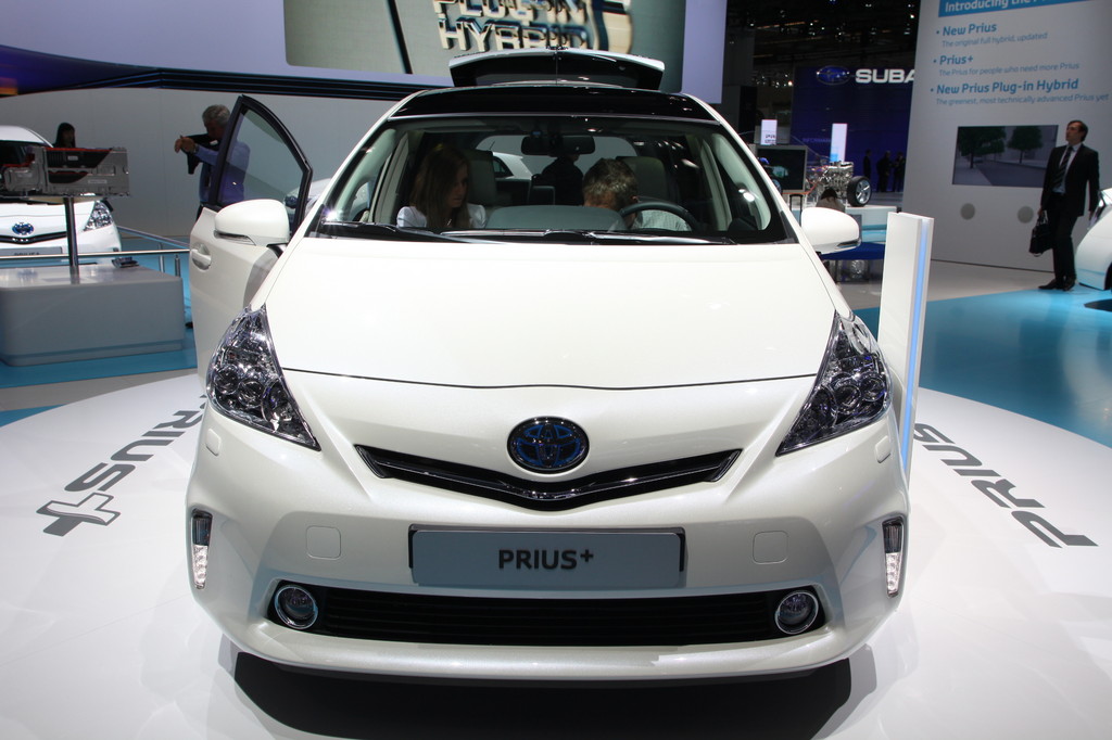 IAA 2011: Toyota bringt den ersten Hybrid-Van für Europa