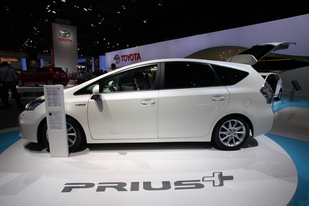 IAA 2011: Toyota bringt den ersten Hybrid-Van für Europa