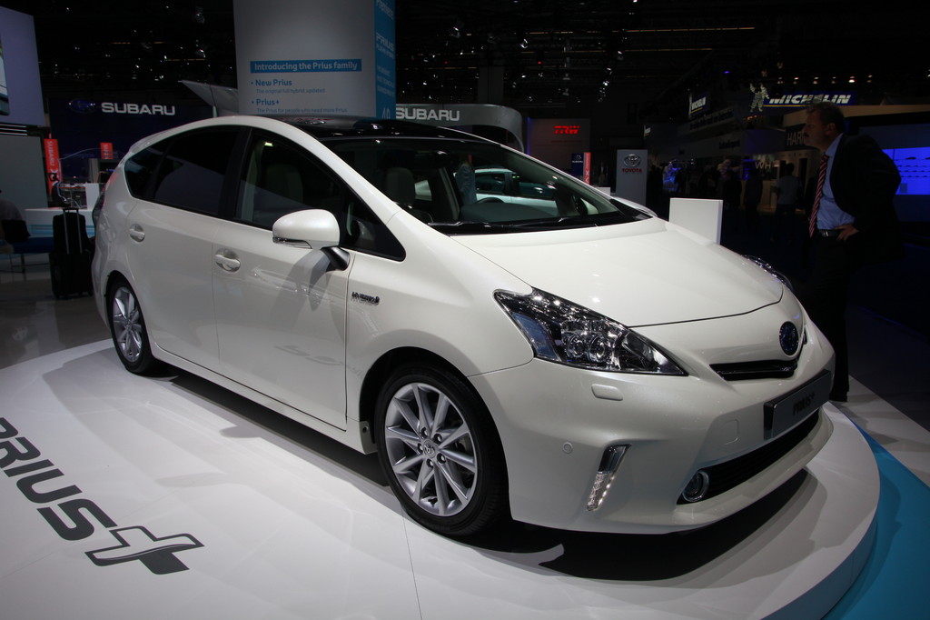 IAA 2011: Toyota bringt den ersten Hybrid-Van für Europa