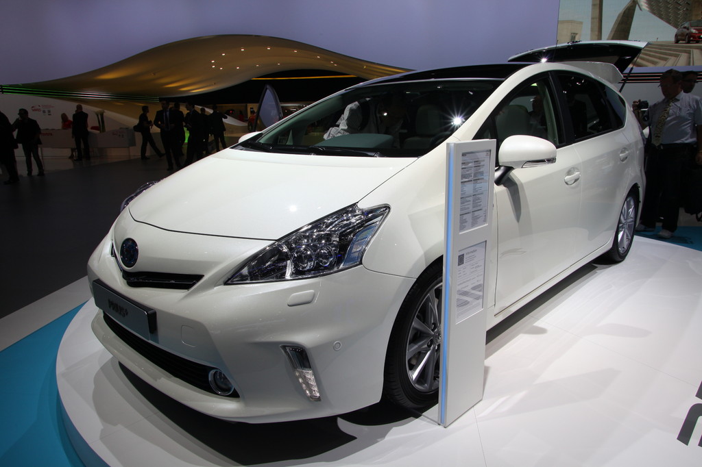 IAA 2011: Toyota bringt den ersten Hybrid-Van für Europa