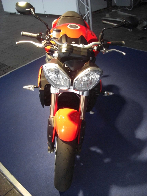 IAA 2011: Triumph Twins & Triples