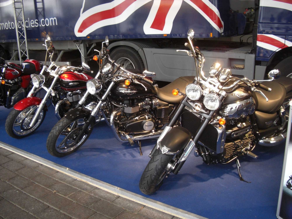 IAA 2011: Triumph Twins & Triples