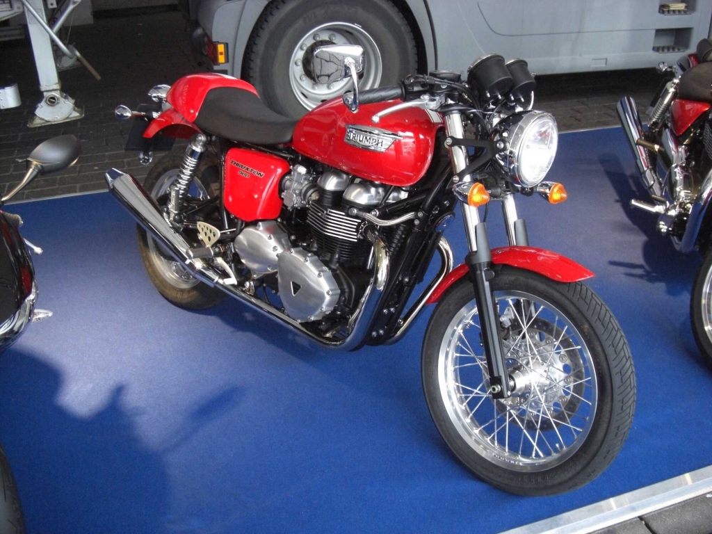 IAA 2011: Triumph Twins & Triples