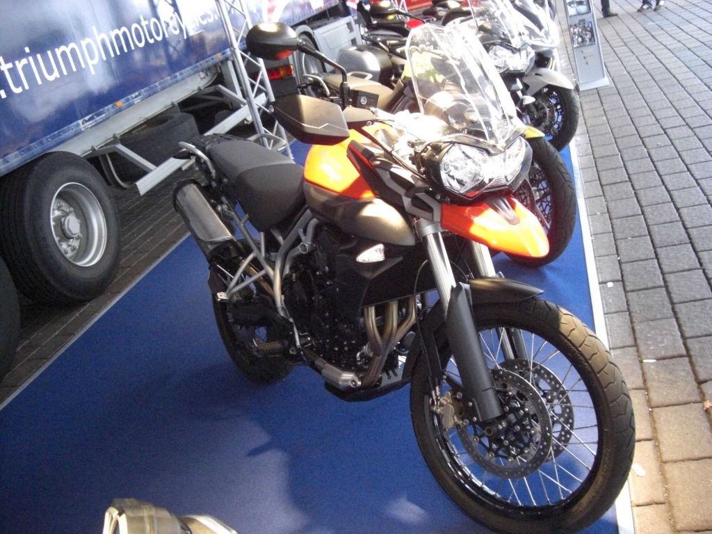 IAA 2011: Triumph Twins & Triples