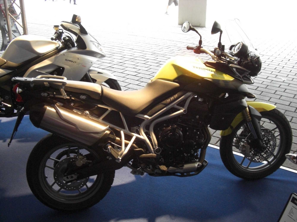 IAA 2011: Triumph Twins & Triples