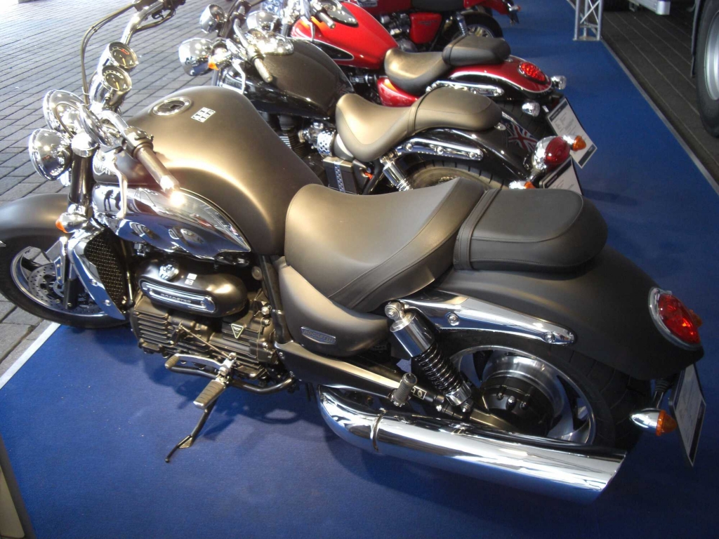 IAA 2011: Triumph Twins & Triples