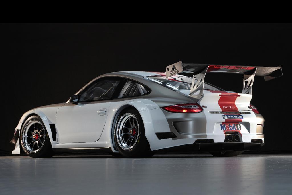 Im Heck des neuen 911 GT3 R arbeiten nun 20 PS mehr
