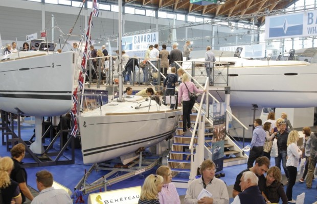 Interboot 2011: Premierenfeuerwerk auf der Wassersportmesse Friedrichshafen