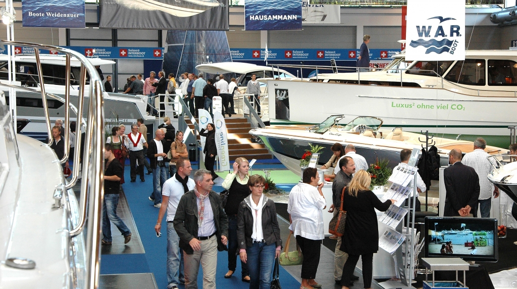 Interboot 2011: Premierenfeuerwerk auf der Wassersportmesse Friedrichshafen