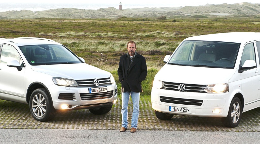 Kevin Costner mit Volkswagen unterwegs
