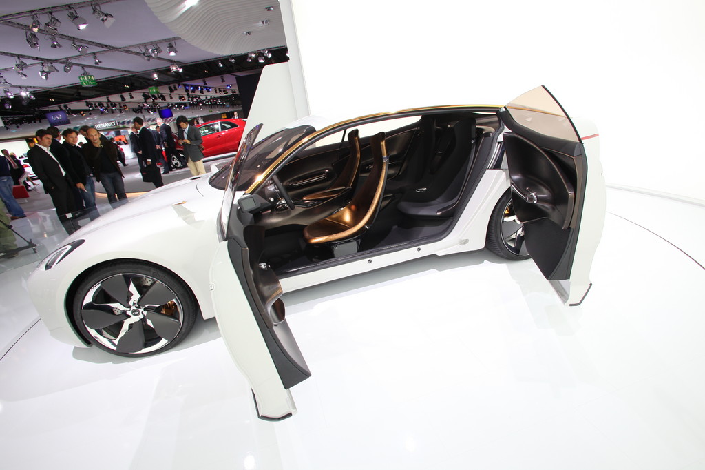 Kia GT.