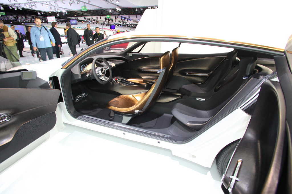 Kia GT.