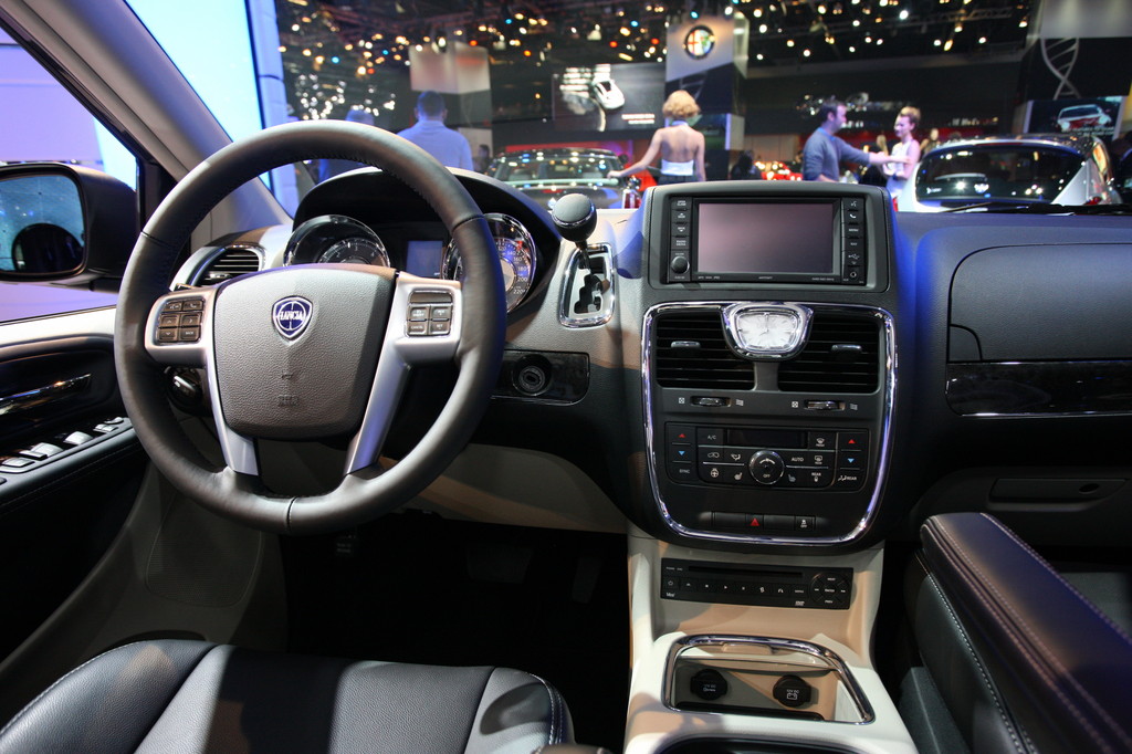 Lancia Voyager.