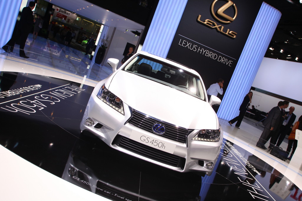 Lexus GS.