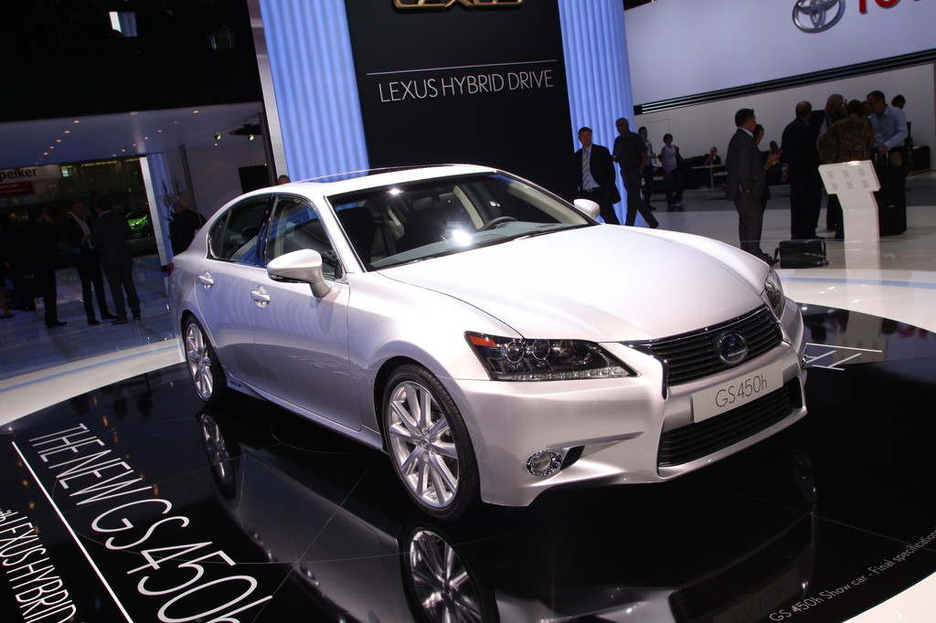 Lexus GS.