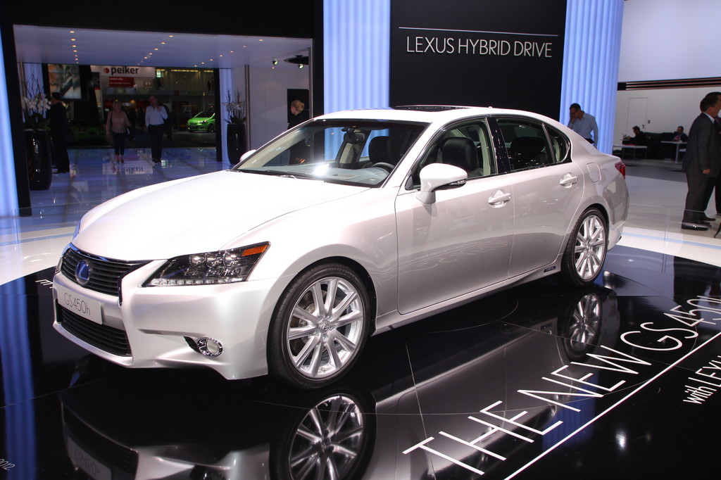 Lexus GS.
