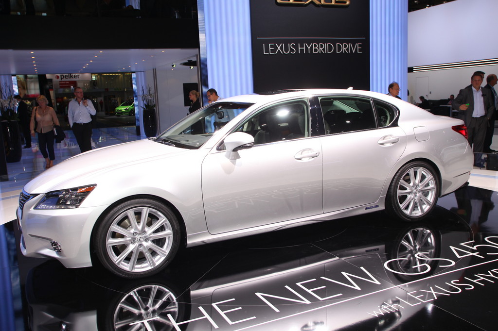 Lexus GS.