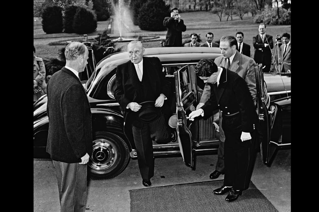 Mercedes Benz 300 mit Konrad Adenauer, 1951
