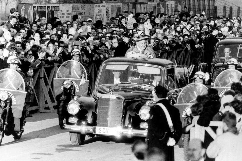 Mercedes Benz 300d Pullmann Landaulet, mit Papst Johannes XXIII, 1960