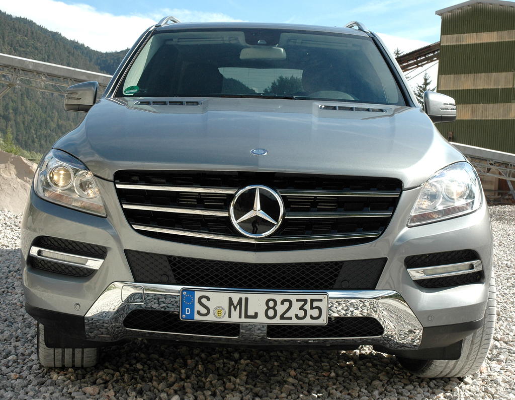 Mercedes M-Klasse: Blick auf die Frontpartie des Permanentallradlers. 