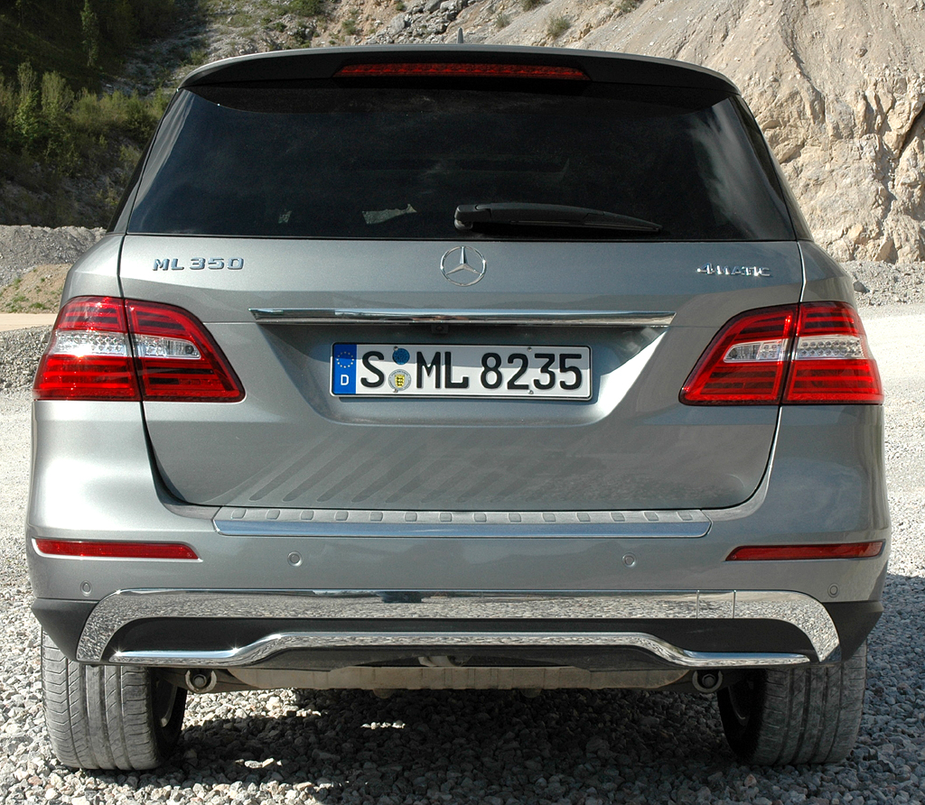 Mercedes M-Klasse: Blick auf die Heckpartie des Fünfsitzers. 