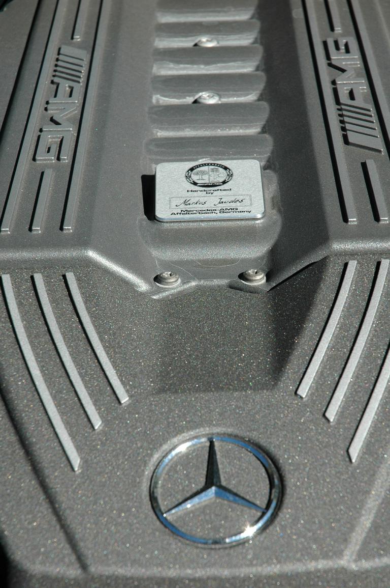 Mercedes SLS AMG Roadster: Blick auf den 571 PS starken Achtzylinder-Sauger. 