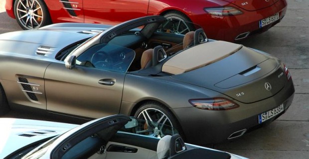 Mercedes SLS AMG Roadster: Parade am Yachthafen von Monte Carlo. 