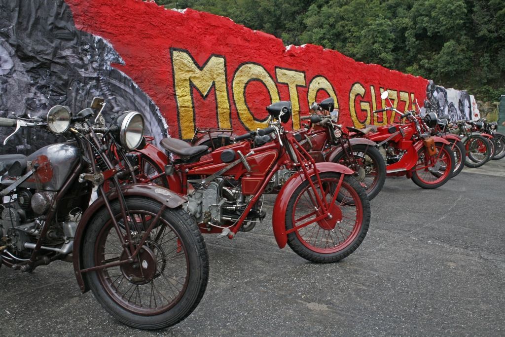 Moto Guzzi feierte 90. Geburtstag mit seinen Fans in Mandello del Lario