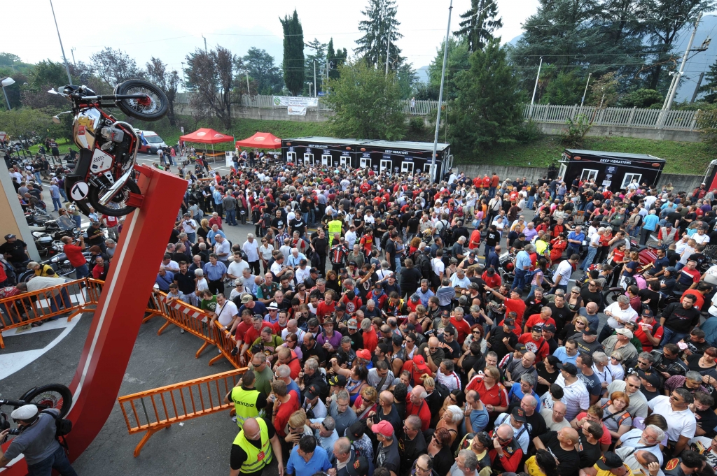 Moto Guzzi feierte 90. Geburtstag mit seinen Fans in Mandello del Lario